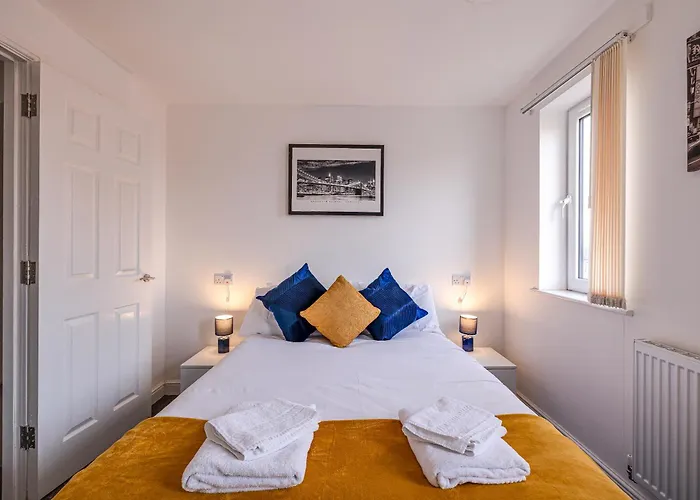 Stanley Sparkle Stays - 4Brooms, 4Beds, Prkg, Wifi