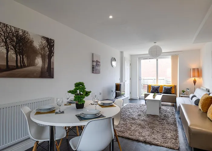 Stanley Sparkle Stays - 4Brooms, 4Beds, Prkg, Wifi