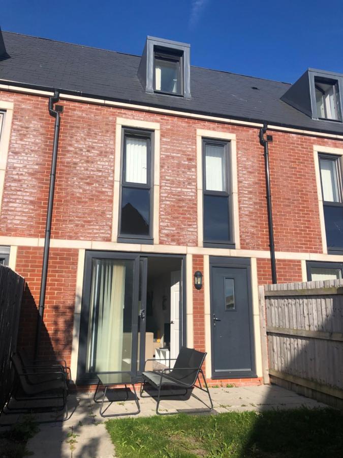 Stanley Sparkle - 4brooms, 4beds, Prkg, Wifi Holiday home *